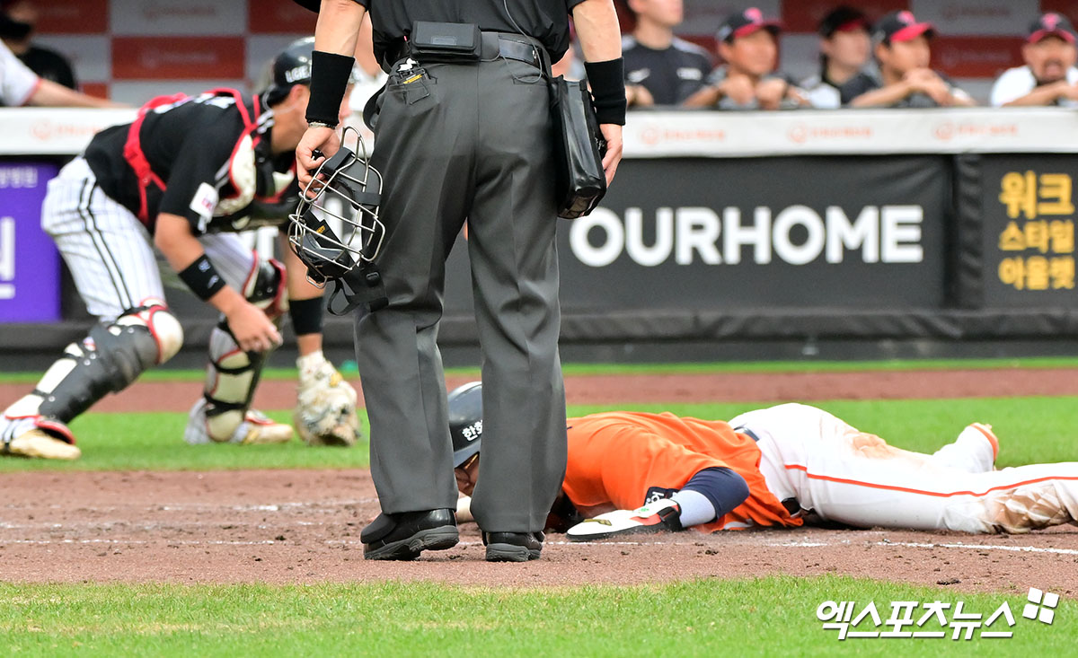 15일 오후 대전 한화생명 볼파크에서 열린 '2025 신한 SOL Bank KBO리그' LG 트윈스와 한화 이글스의 경기, 4회말 2사 1,3루 한화 채은성이 이도윤의 2타점 적시타때 득점에 성공하고 있다. 대전, 김한준 기자