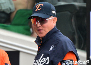 경기 준비하는 김경문 감독[포토]