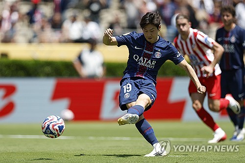 PSG는 16일 미국 패서디나 로즈볼 경기장에서 열린 2025 FIFA 클럽월드컵 조별리그 B조 첫 경기 아틀레티코 마드리드와의 맞대결에서 4-0 대승을 거뒀다. 이강인은 이날 후반 25분 교체로 들어가 후반 추가시간 팀의 4번째 골을 넣었다. 이강인이 올해 PSG에서 처음 넣은 골이었다. 연합뉴스