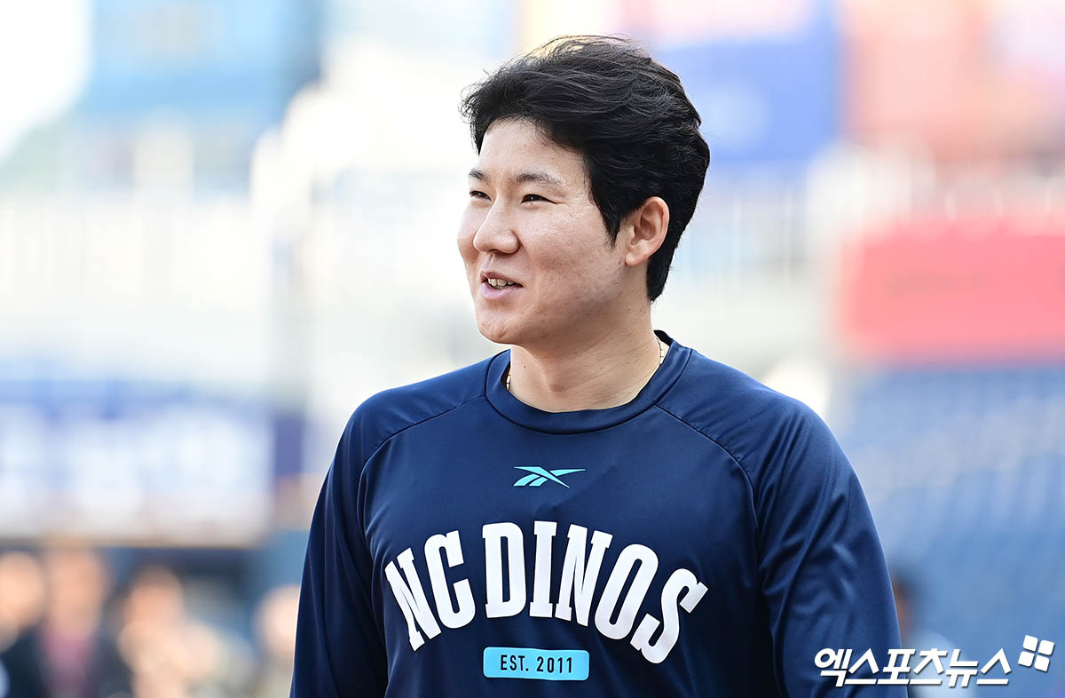 30일 오후 경상남도 창원NC파크에서 열리는 '2025 신한 SOL Bank KBO리그' 한화 이글스와 NC 다이노스의 경기에 앞서 NC 박민우가 훈련을 마친 뒤 더그아웃으로 향하고 있다. 엑스포츠뉴스 DB