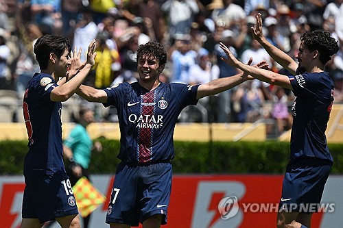 루이스 엔리케 감독이 이끄는 PSG가 16일(한국시간) 미국 캘리포니아주 페서디나에 있는 로즈볼 경기장에서 열린 아틀레티코 마드리드(스페인)와의 2025 국제축구연맹(FIFA) 클럽 월드컵 B조 첫 경기에서 무려 4-0 대승을 거뒀다. 이적설이 있지만, 이강인이 동료의 도움을 받아 7개월 만에 득점포를 가동했다. 연합뉴스