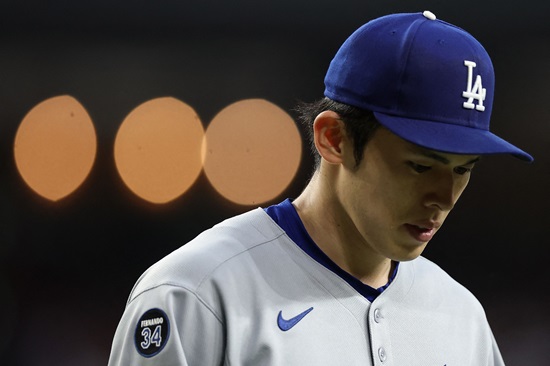 괴물 신인으로 평가받던 LA 다저스 사사키 로키가 8경기 1승 1패 평균자책점 4.72의 성적을 남기고 부상자 명단에 올랐다. 연합뉴스