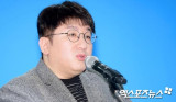 "아이돌 센터 등극" 방시혁, 소멸 직전 작은 얼굴…역대급 다이어트 근황 [엑's 이슈]