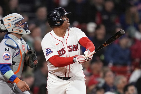 보스턴 레드삭스의 간판 타자였던 라파엘 데버스가 구단과 포지션 갈등 끝에 샌프란시스코 자이언츠로 트레이드됐다. 연합뉴스