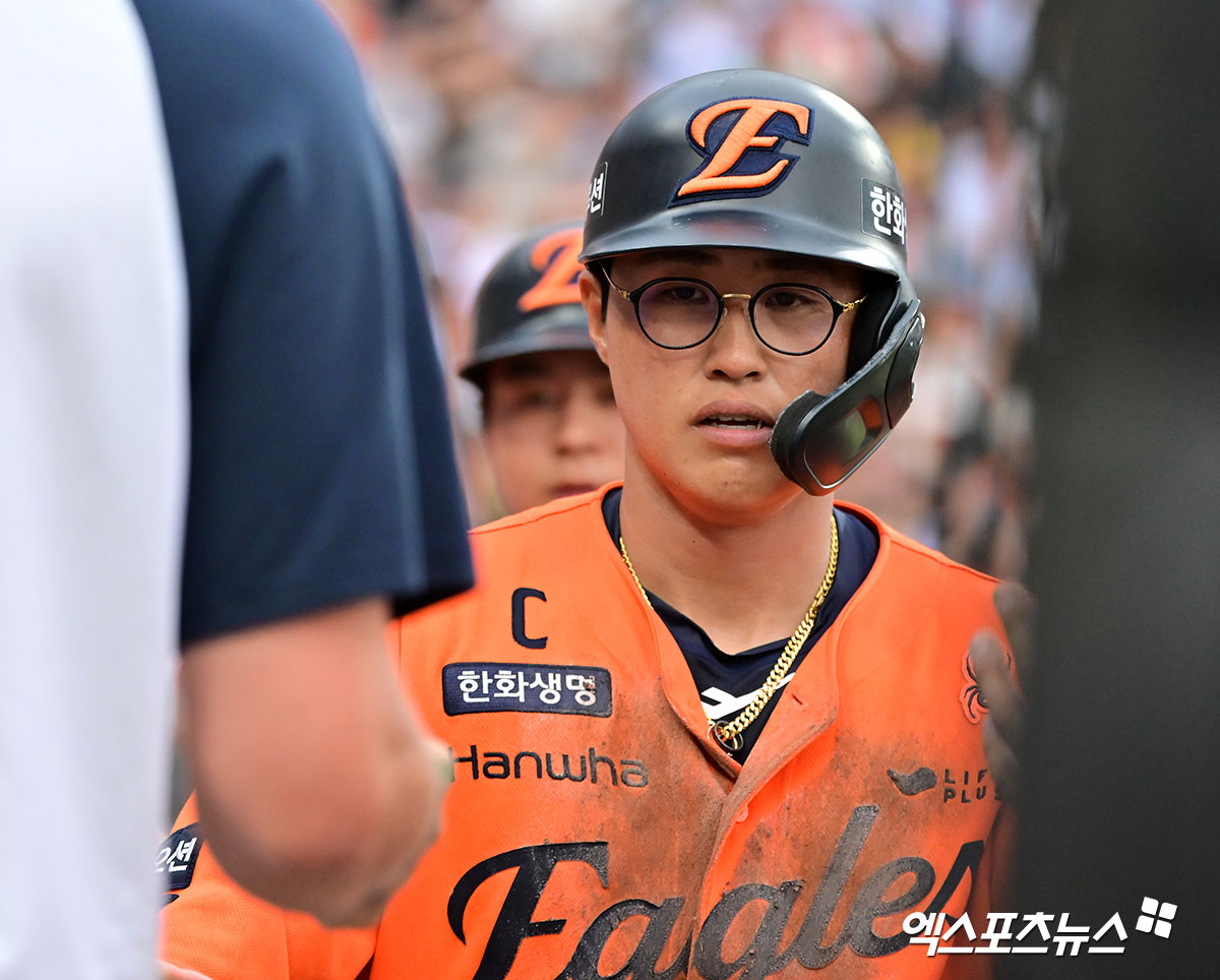 한화 이글스 캡틴 채은성이 17일 부산 사직야구장에서 열린 2025 신한 SOL Bank KBO리그 롯데 자이언츠와의 팀 간 8차전에서 4타수 2안타를 기록, 팀의 6-0 승리와 5연승에 힘을 보탰다. 사진 엑스포츠뉴스 DB