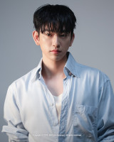 눈빛이 호수 그 자체…박진영, B컷이 이 정도