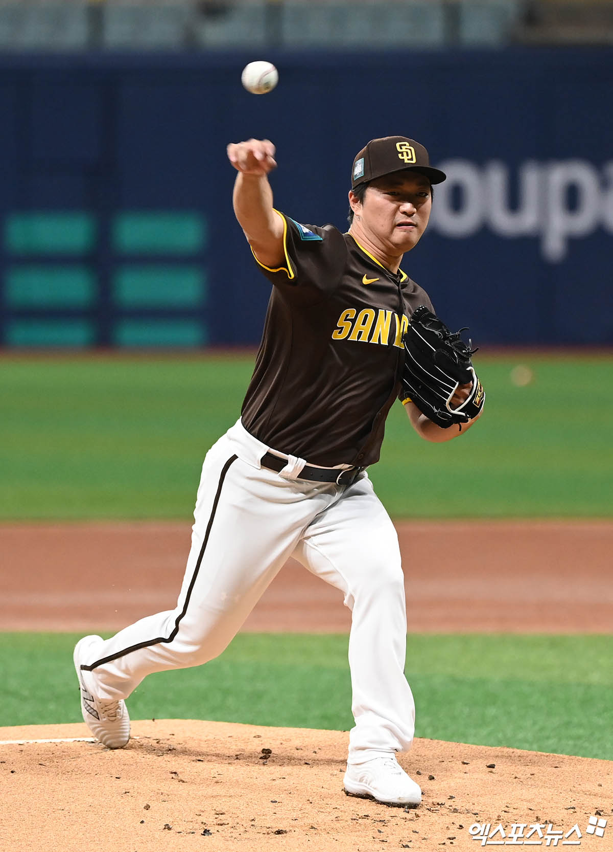 마이애미 말린스 산하 트리플A팀 잭슨빌 점보슈림프 소속이었던 고우석이 18일 방출 통보를 받았다. 고우석은 미국에 남아 메이저리그 입성을 향한 도전을 이어가거나 친정인 KBO리그 LG 트윈스로 돌아올 수 있다. 엑스포츠뉴스 DB