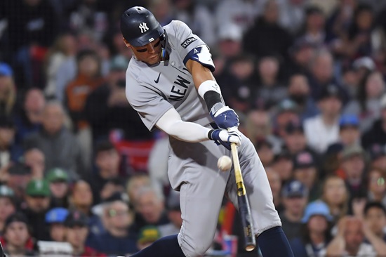 5월 중순까지 4할이 넘는 시즌 타율을 유지하며 양키스 타선을 이끌었던 애런 저지는 최근 7경기 타율 0.125 2홈런 OPS 0.597로 고전하고 있다. 연합뉴스