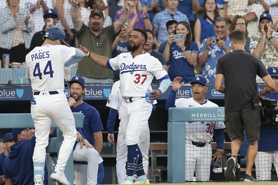 18일 샌디에이고 파드리스전 연타석 홈런을 기록한 LA 다저스 앤디 파헤스. 연합뉴스