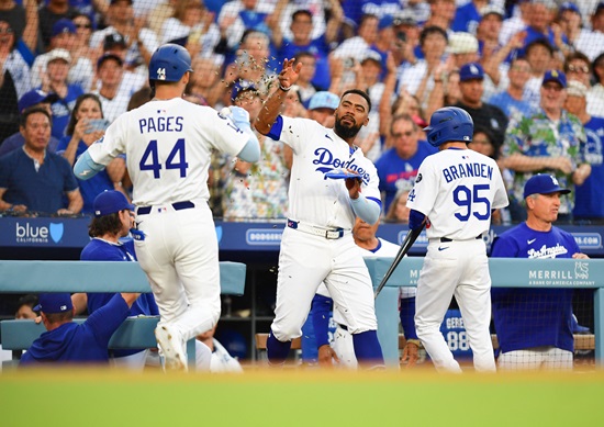 18일 샌디에이고 파드리스전 연타석 홈런을 기록한 LA 다저스 앤디 파헤스. 연합뉴스