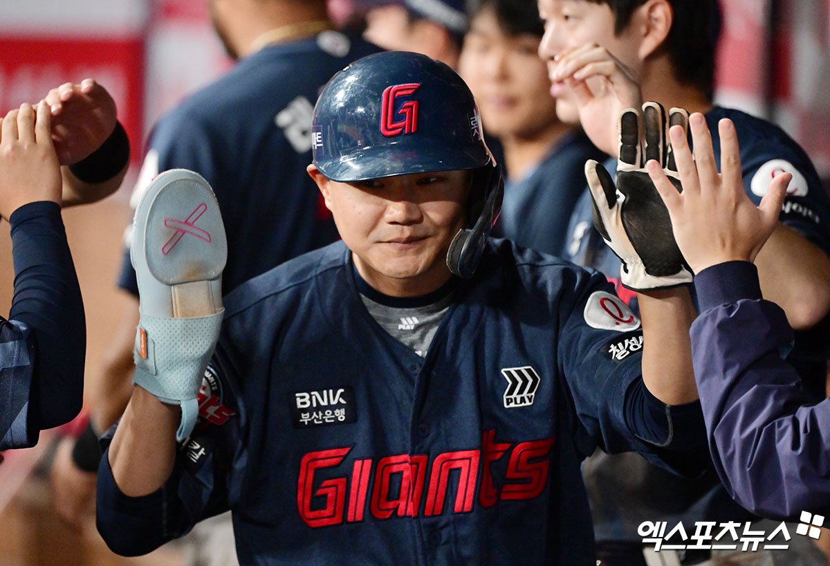 롯데 자이언츠 내야수 손호영이 18일 부산 사직야구장에서 열리는 2025 신한 SOL Bank KBO리그 한화 이글스와의 팀 간 9차전에 앞서 부상으로 1군 엔트리에서 제외됐다. 사진 엑스포츠뉴스 DB