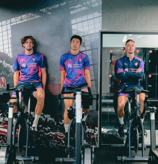 미트윌란이 17일(한국시간) 공식적으로 2025-2026시즌 3F 수페르리가 개막을 위한 프리시즌 훈련을 시작했다. 조규성은 18일 오전 출근하는 모습이 포착되면서 본격적으로 복귀 시동을 걸 것으로 기대를 모으고 있다. 미트윌란 SNS