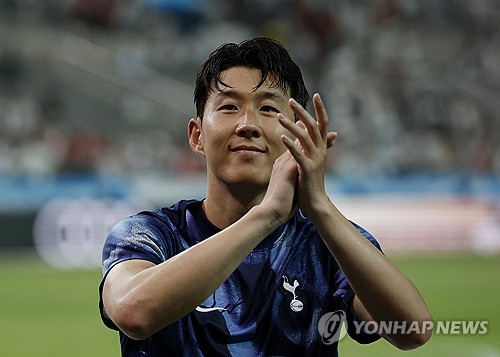 최근 공신력 높은 언론들이 연달아 손흥민의 상황을 다루고 있는 와중에 유럽축구 이적시장 전문가로 알려진 파브리치오 로마노까지 손흥민의 거취와 관련해 입을 열었다. 로마노는 손흥민의 거취가 아직 정해지지는 않았지만, 사우디아라비아 프로리그 구단들이 손흥민에게 강한 관심을 갖고 있는 게 사실이라고 밝혔다. 사진 연합뉴스