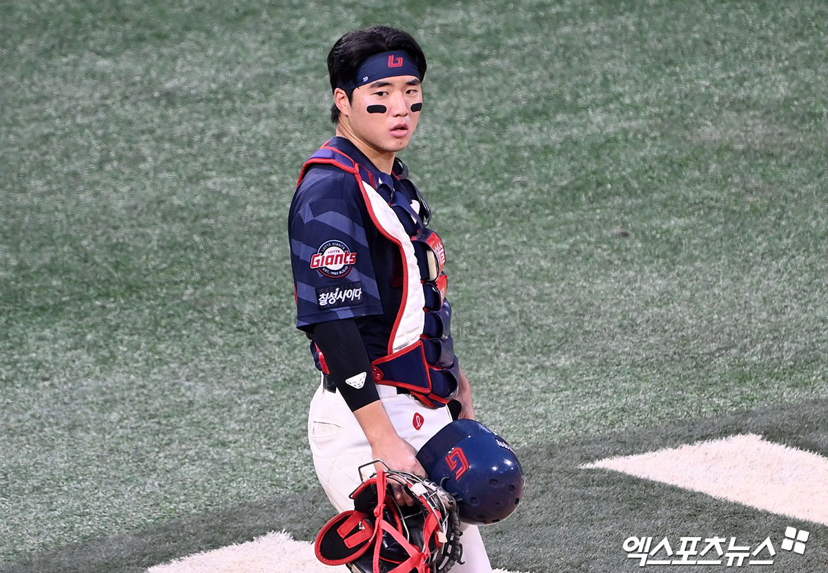 19일 1군 엔트리에서 말소돼 김해 상동야구장에서 열린 2025 메디힐 KBO 퓨처스리그 NC 다이노스와 홈경기에 경기에 2번 타자 및 포수로 선발 출전한 롯데 자이언츠 손성빈이 1회 첫 타석에서 파울플라이, 4회 볼넷을 골라 나간 뒤 대주자 강승구와 교체됐다. 엑스포츠뉴스 DB