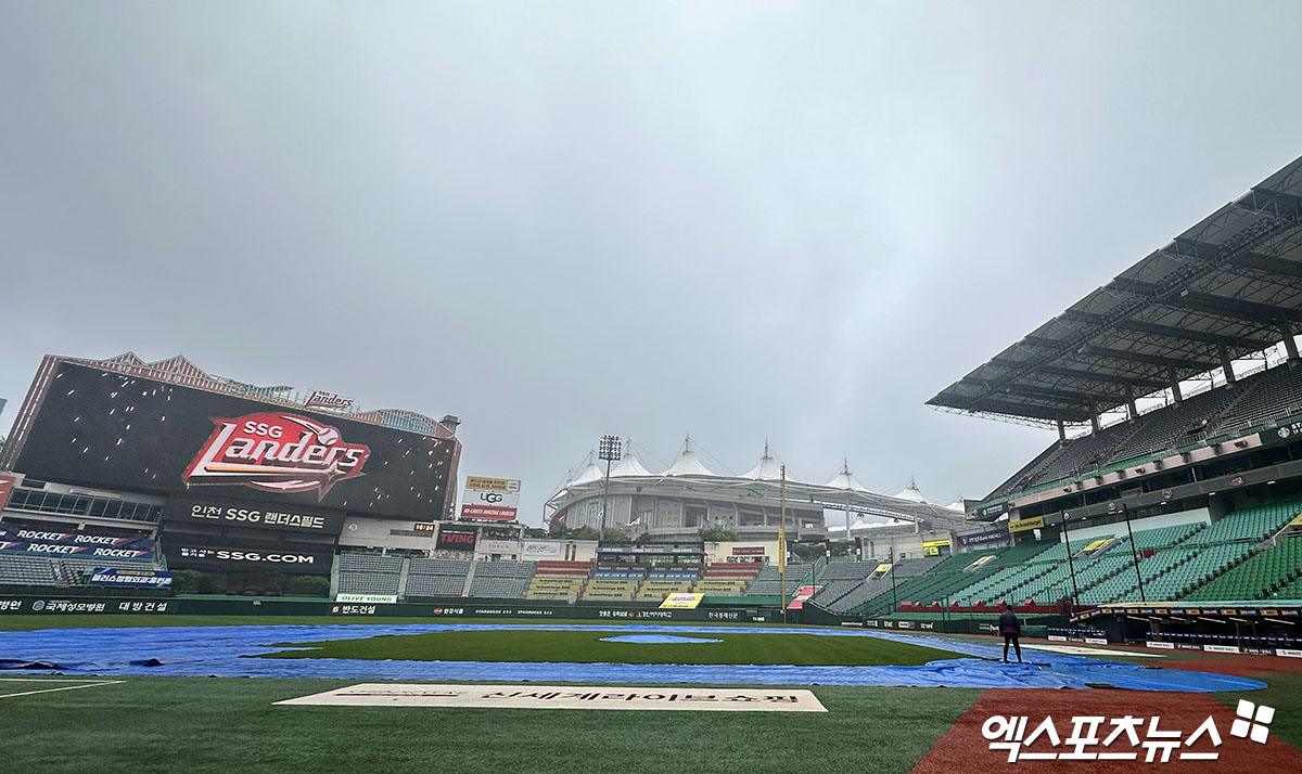 20일 오후 인천SSG랜더스필드에서 열릴 예정이었던 '2025 신한 SOL Bank KBO리그' KIA 타이거즈와 SSG 랜더스의 시즌 6차전이 우천으로 취소됐다. 이날 취소된 경기는 추후 재편성된다. 21일 선발은 KIA 양현종, SSG 김광현이다. 엑스포츠뉴스 DB