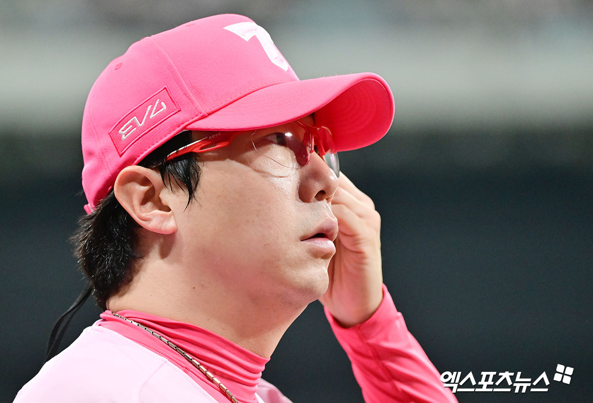 5일 오후 서울 구로구 고척스카이돔에서 열린 '2025 신한 SOL Bank KBO리그' KIA 타이거즈와 키움 히어로즈의 경기, 5회초 KIA 선발투수 양현종이 몸을 풀고 있다. 엑스포츠뉴스 DB