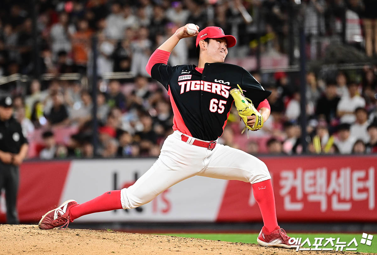 20일 오후 경기도 수원케이티위즈파크에서 열린 '2025 신한 SOL Bank KBO리그' KIA 타이거즈와 KT 위즈의 경기, 6회말 KIA 성영탁이 역투하고 있다. 엑스포츠뉴스 DB