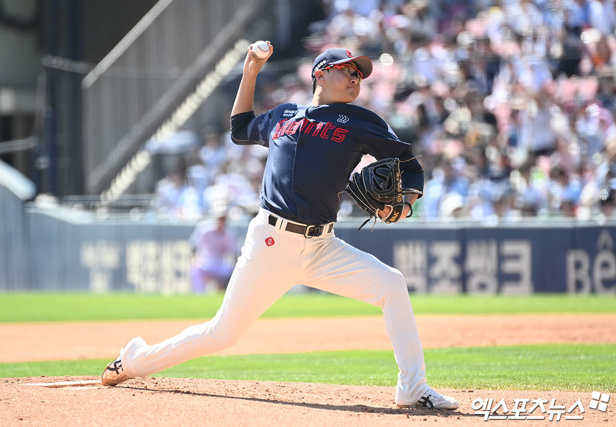 롯데 자이언츠 선발투수 박세웅이 올해 정규시즌 경기에 등판해 투구하고 있다. 엑스포츠뉴스 DB