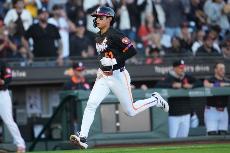 이정후는 21일(이하 한국시간) 샌프란시스코 오라클파크에서 2025 메이저리그 보스턴 레드삭스와의 홈경기에서 중견수 겸 5번타자로 선발 출전했으나 4타수 무안타로 침묵했다. 3경기 연속 무안타에 그친 이정후의 시즌 타율은 0.255까지 떨어졌다. 연합뉴스