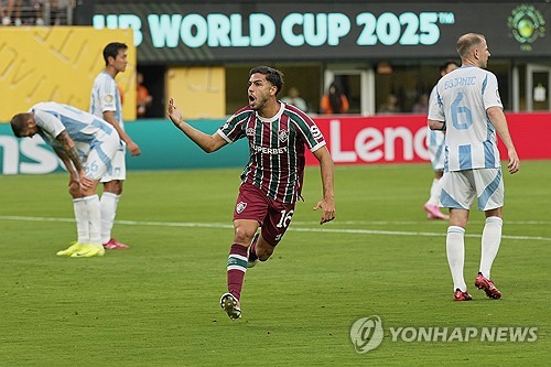 K리그1 챔피언 울산HD가 22일 미국 뉴저지에 위치한 메트라이프 스타디움에서 열린 2025 FIFA 클럽월드컵 조별리그 F조 2차전서 브라질 강호 플루미넨시에 2-4로 대패했다. 앞서 1차전서 남아공 리그의 마멜로디 선다운스에게 0-1로 패했던 울산은 대회 2연패로 최종전 결과와 상관 없이 짐을 싸게 됐다. 연합뉴스