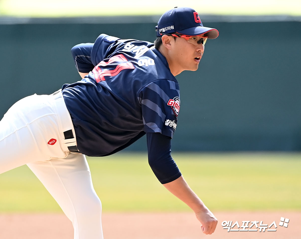 롯데 자이언츠 선발투수 박세웅이 올해 정규시즌 경기에 선발 등판해 투구하고 있다. 엑스포츠뉴스 DB