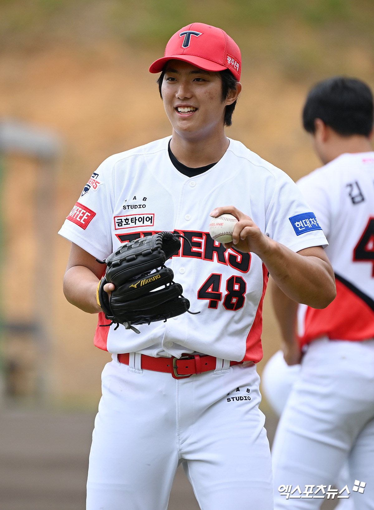 KIA 타이거즈 이의리가 22일 함평-KIA챌린저스필드에서 열린 2025 메디힐 KBO 퓨처스리그 두산 베어스와의 홈경기에 선발 등판해 2이닝 2피안타 4탈삼진 1사사구 1실점(비자책)을 기록했다. 39구를 던졌으며, 최고구속 151km/h를 나타냈다. 이의리의 투구 내용에 관해 보고를 받은 이범호 KIA 감독은 순조로운 복귀 준비에 만족감을 나타냈다. 엑스포츠뉴스 DB