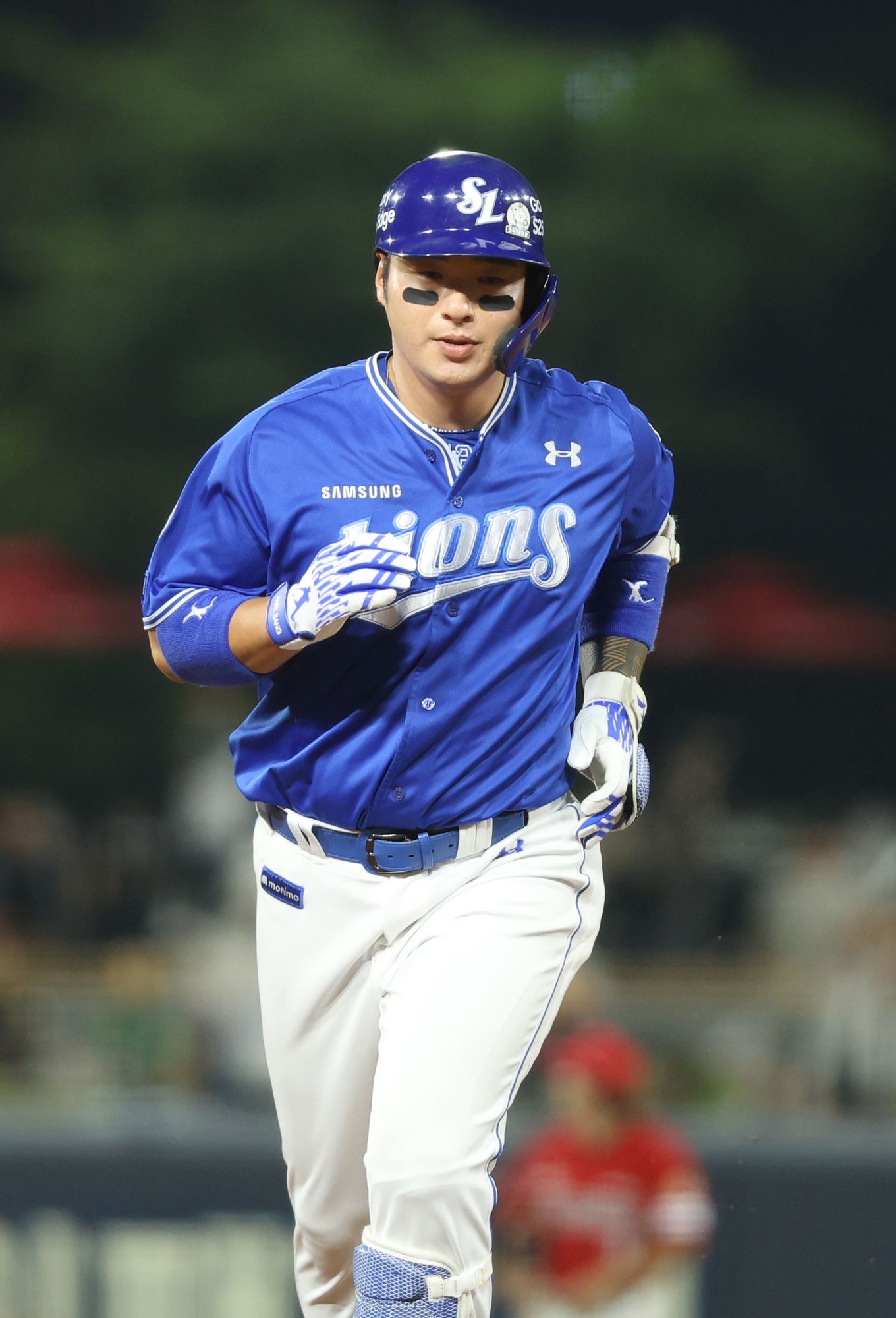 삼성 라이온즈 박병호가 올해 정규시즌 경기에서 홈런을 친 뒤 베이스를 돌고 있다. 삼성 라이온즈