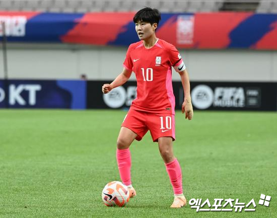 대한축구협회가 23일 보도자료를 통해 오는 7월 한국에서 열리는 2025 동아시아축구연맹(EAFF) E-1 챔피언십에 나설 남녀 축구 대표팀 명단을 발표했다. 엑스포츠뉴스DB