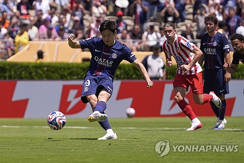 스페인 매체 '렐레보' 기자 마테오 모레토가 23일(한국시간) 자신의 유튜브 채널을 통해 이강인의 차기 행선지가 조만간 공개될 거라고 보도했다. 연합뉴스