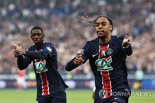 뮌헨 전문 매체 '바이에른 인사이더'가 23일(한국시간) 뮌헨이 PSG(프랑스) 윙어 브래들리 바르콜라를 열망하고 있지만, 미토마 가오루는 더 이상 좇지 않는다고 보도했다.연합뉴스