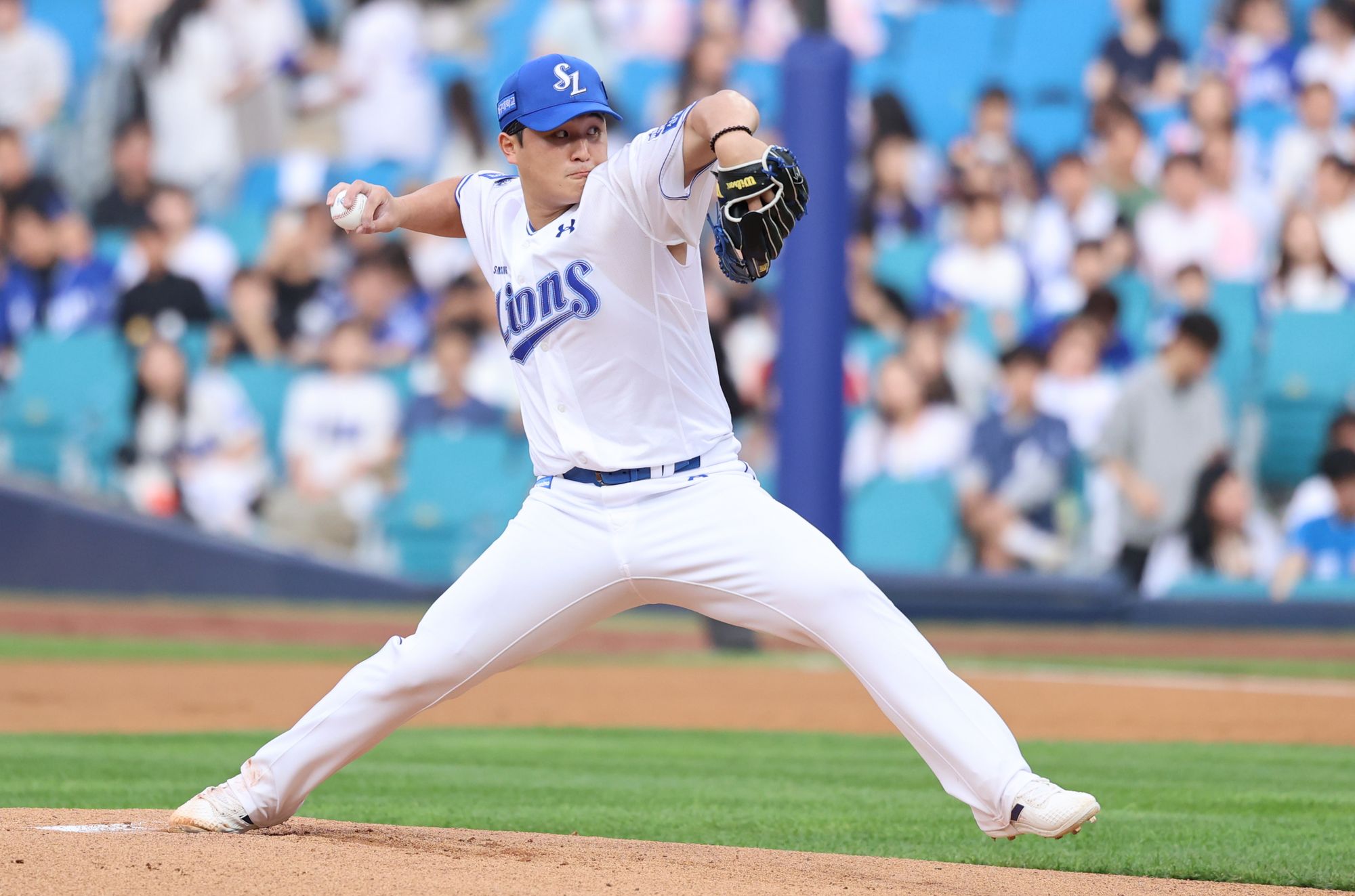 삼성 라이온즈 선발투수 최원태가 올해 정규시즌 경기에 선발 등판해 역투하고 있다. 삼성 라이온즈