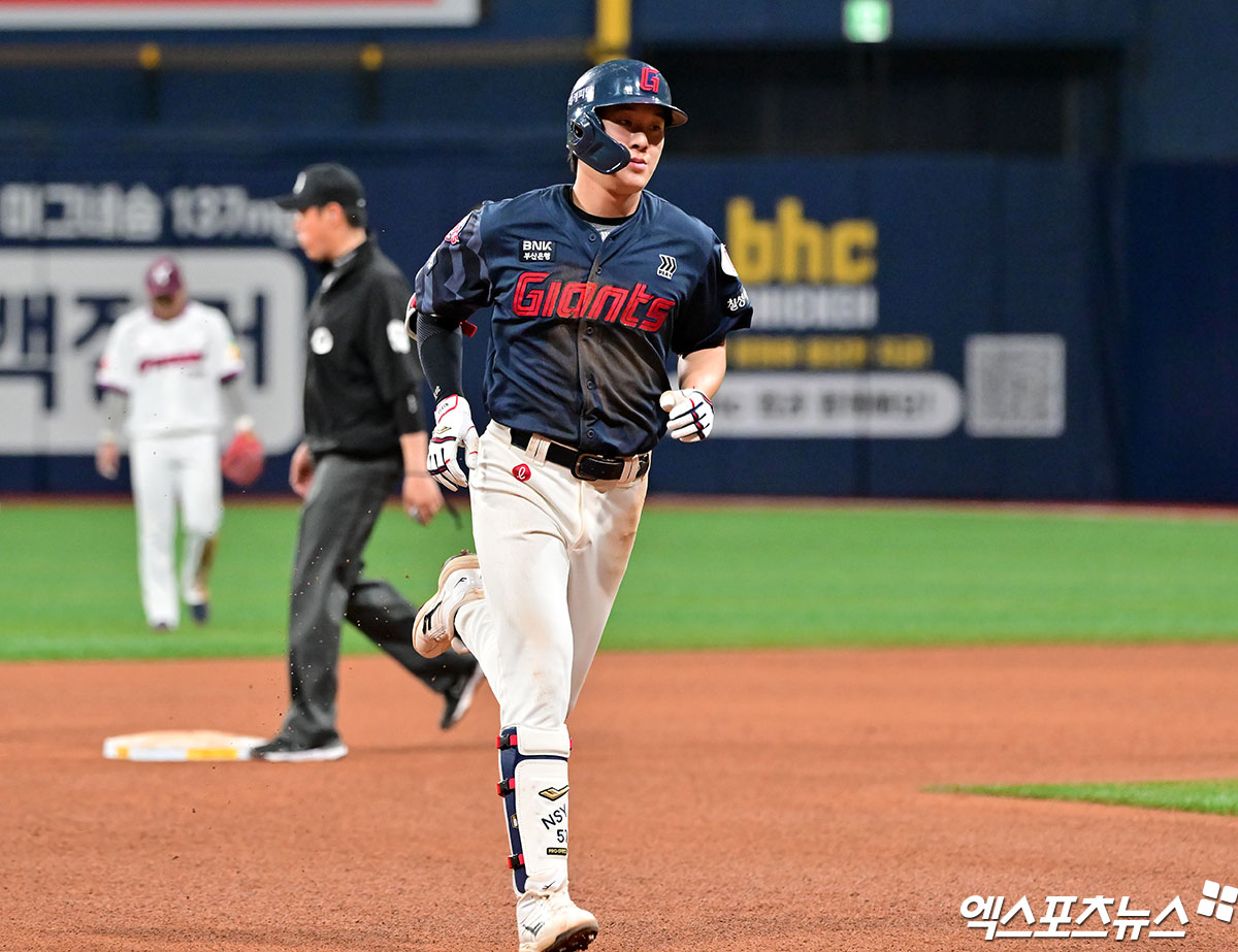 롯데 자이언츠 내야수 나승엽이 24일 창원 NC파크에서 열리는 2025 신한 SOL Bank KBO리그 NC 다이노스와의 팀 간 7차전에 앞서 1군 엔트리에 등록됐다. 사진 엑스포츠뉴스 DB