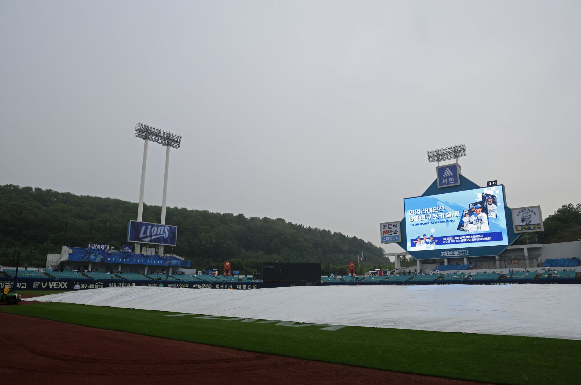 24일 대구삼성라이온즈파크에서 열릴 예정이었던 '2025 신한 SOL Bank KBO리그' 한화 이글스와 삼성 라이온즈의 경기는 대구 지역에 내린 비로 우천취소됐다. 비로 경기가 취소되면서 삼성은 최원태의 등판일을 미뤘고, 한화는 와이스가 하루를 더 휴식한 뒤 시즌 10승에 도전하기로 했다. 삼성 라이온즈