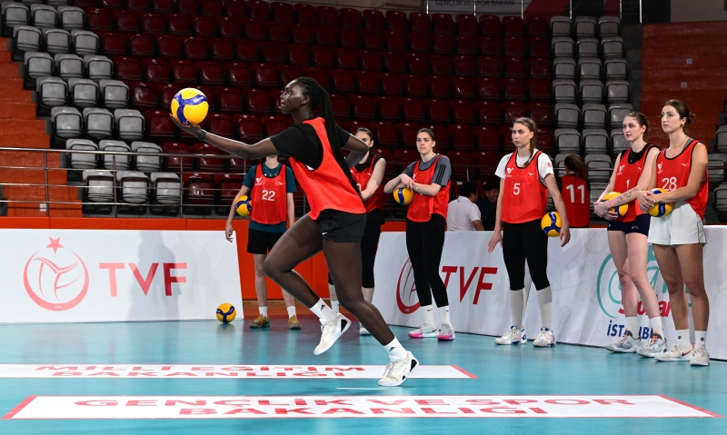 한국배구연맹은 24일 마포구 상암동 한국배구연맹에서 제21기 제7차 이사회 및 임시총회를 개최하고 외국인선수 및 아시아쿼터 자유계약제도 전환을 논의,  아시아쿼터는 2026~2027시즌부터, 외국인선수는 2027~2028시즌부터 시행하기로 결정했다. KOVO