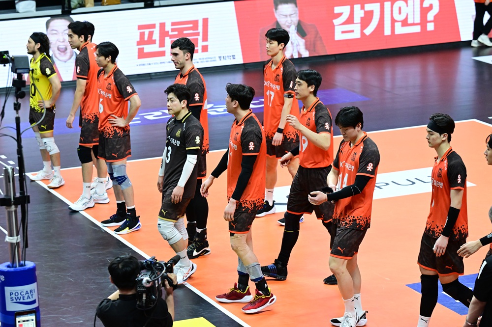 남자 프로배구 OK저축은행이 24일 공식 보도자료를 통해 경기도 안산에서 부산광역시로의 연고 이전을 공식 발표했다. 지난 2013년 창단 이후 12년 만에 연고지 이전을 결정했다. 사진 한국배구연맹