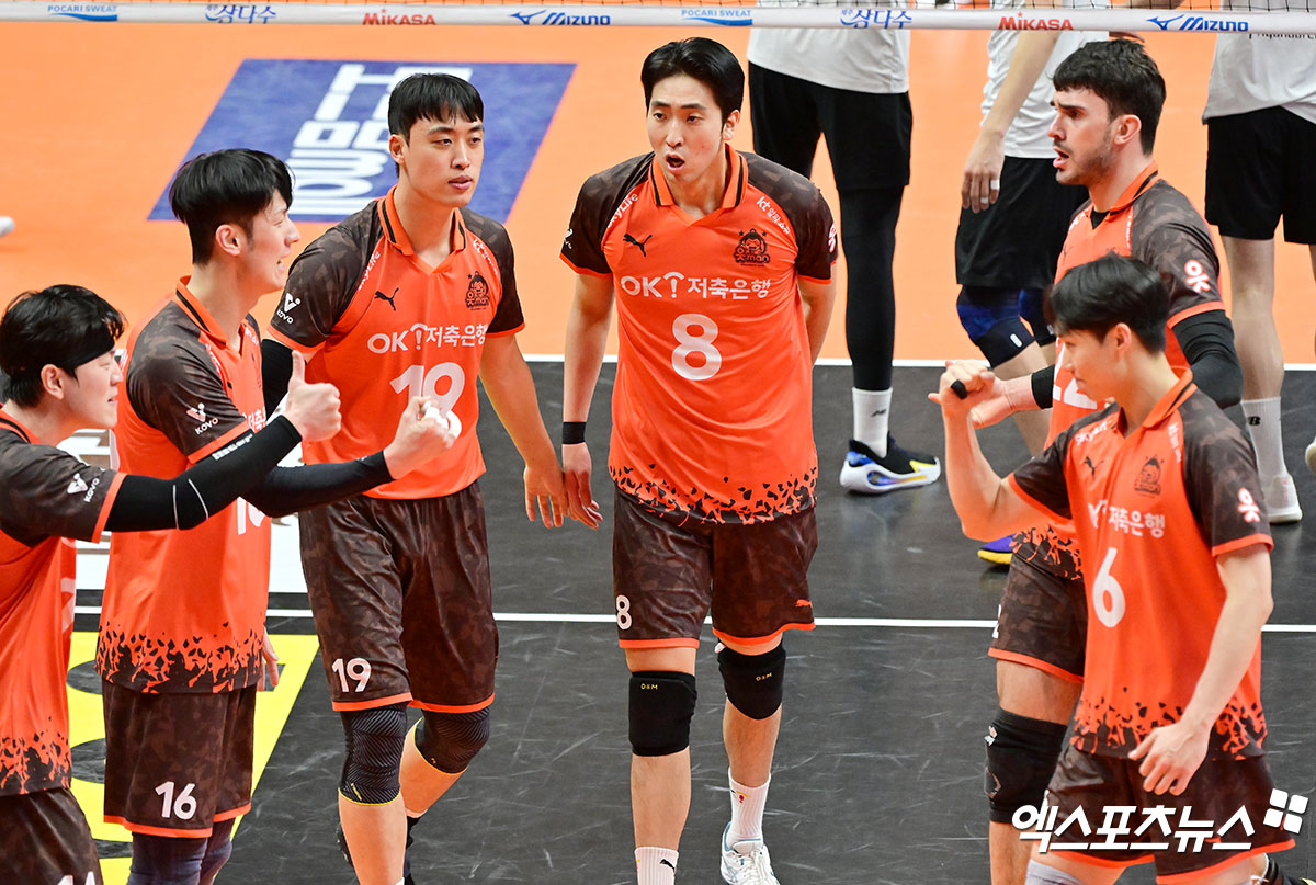 남자 프로배구 OK저축은행이 24일 공식 보도자료를 통해 경기도 안산에서 부산광역시로의 연고 이전을 공식 발표했다. 지난 2013년 창단 이후 12년 만에 연고지 이전을 결정했다. 사진 엑스포츠뉴스 DB