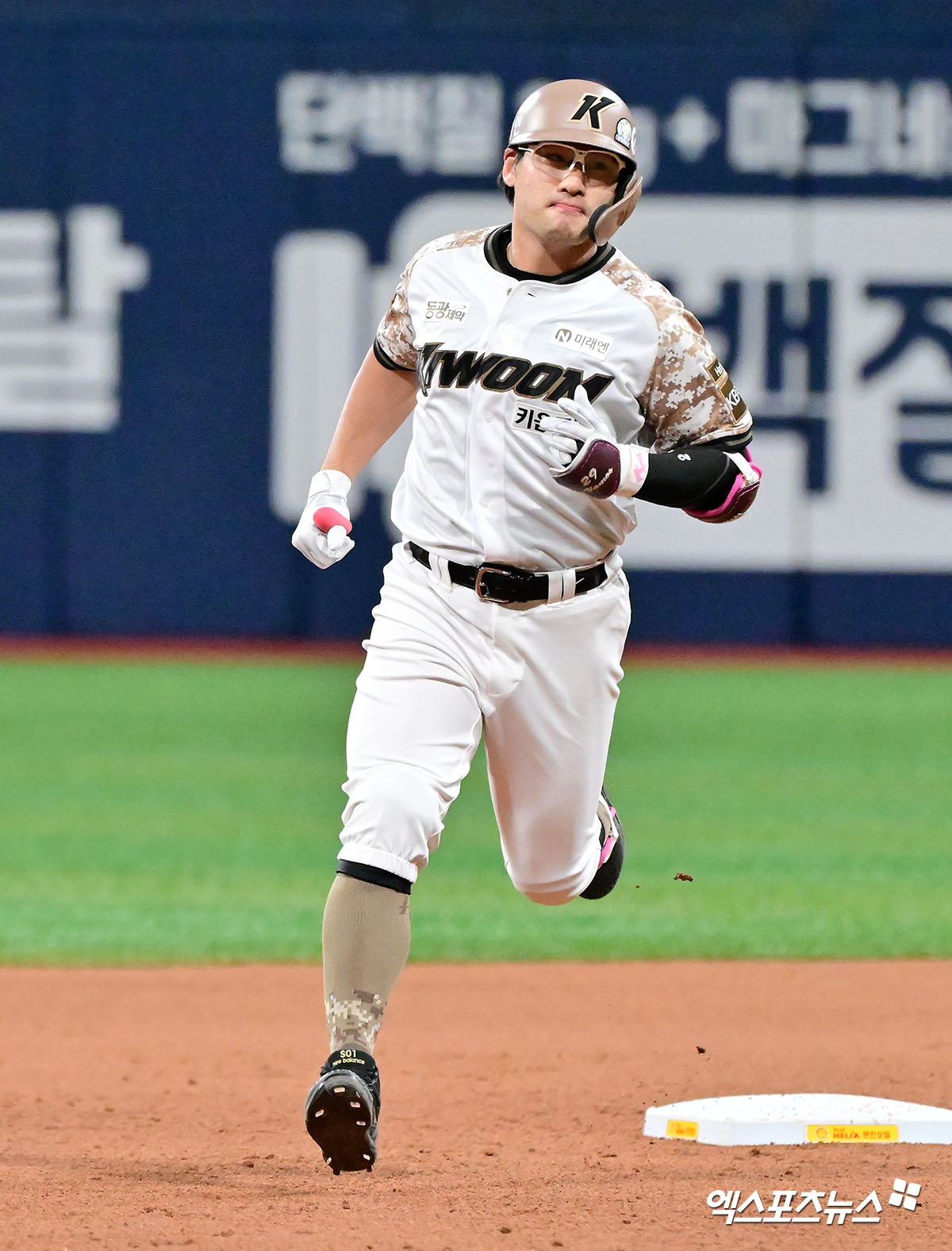 키움 히어로즈 임지열이 24일 고척 KIA 타이거즈전에서 홈런을 친 뒤 베이스를 돌고 있다. 엑스포츠뉴스 고척, 김한준 기자