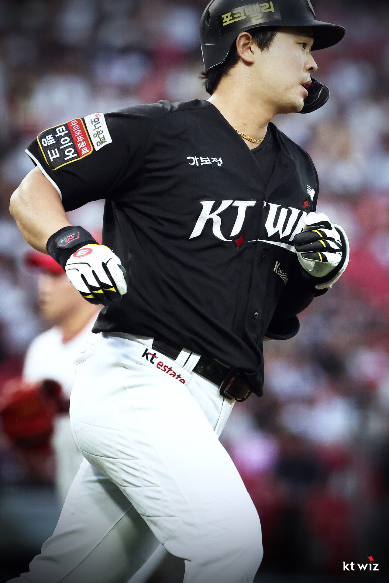 6월 24일 오후 수원 KT위즈파크에서 열린 2025 신한 SOL Bank KBO리그 KT 위즈와 LG 트윈스의 경기, 7회말 2사 1루 KT 문상철이 분위기를 완전히 가져오는 좌월 투런포를 날렸다. KT 위즈
