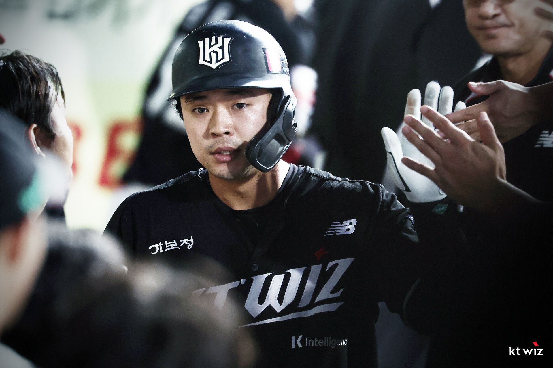 6월 24일 오후 수원 KT위즈파크에서 열린 2025 신한 SOL Bank KBO리그 KT 위즈와 LG 트윈스의 경기, 7회말 2사 1루 KT 문상철이 분위기를 완전히 가져오는 좌월 투런포를 날렸다. KT 위즈