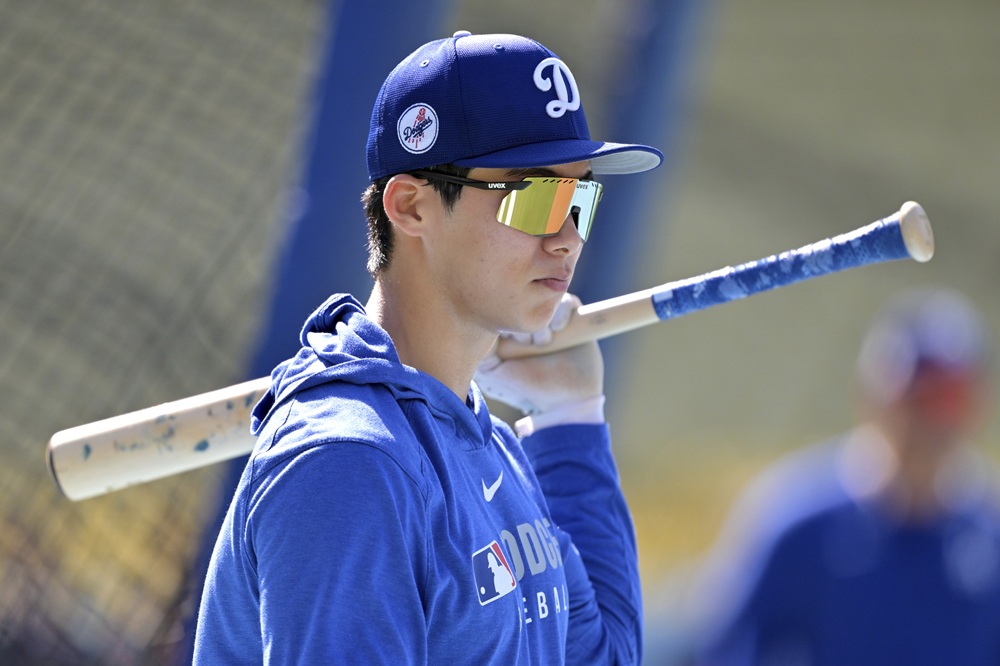 김혜성의 소속팀인 미국 메이저리그(MLB) 지난해 우승팀 LA 다저스는 26일 오전 9시40분부터 미국 콜로라도주 덴버 쿠어스필드에서 시작된 2025 MLB 콜로라도 로키스와 방문 경기 선발 라인업에서 외야수 한 자리로 김혜성 대신 마이클 콘포토를 골랐다. 김혜성은 지난 23일 워싱턴전에서 팀의 노히트 침묵을 깨는 2루타를 터트리며 활약했으나 이후 두 경기에서 연속 벤치로 밀렸다. 연합뉴스