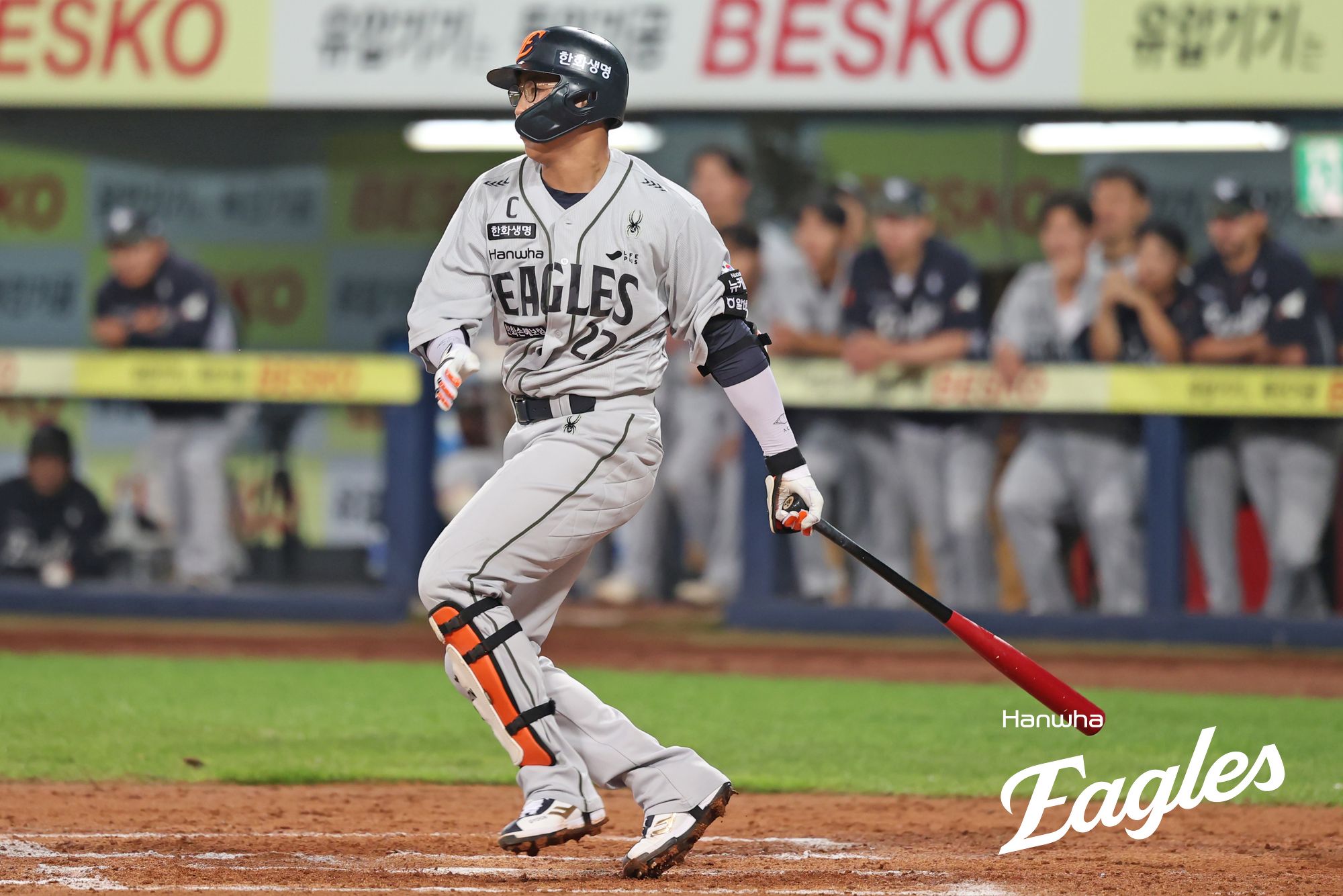 26일 대구삼성라이온즈파크에서 열린 2025 신한 SOL Bank KBO리그 한화 이글스와 삼성 라이온즈의 경기, 한화 채은성은 1루수 겸 5번타자로 선발 출전했으나 1회말 수비 과정에서 주자 양도근과 충돌한 뒤 가슴 통증으로 교체됐다. 한화 이글스