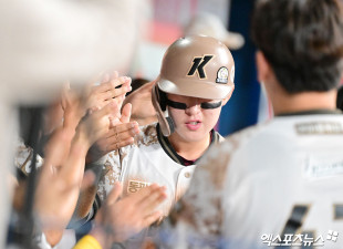 축하 받는 전태현[포토]