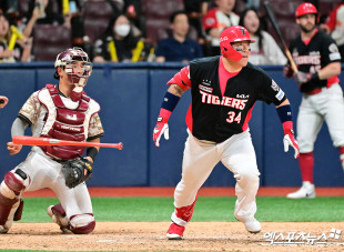 최형우 ‘득점 찬스를 만드는 안타’[포토]