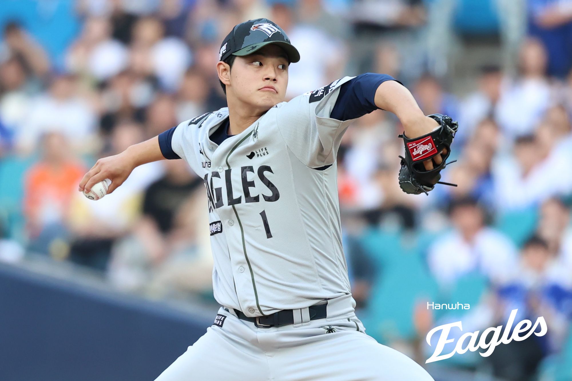 26일 대구 삼성 라이온즈파크에서 열린 2025 신한 SOL Bank KBO리그 한화 이글스와 삼성 라이온즈의 경기, 한화 선발투수 문동주는 5⅔이닝 5피안타(1피홈런) 1볼넷 4탈삼진 1실점으로 호투하고 37일 만에 승리투수가 됐다. 한화 이글스