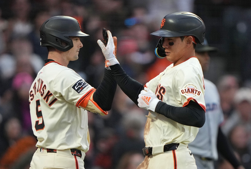 미국 메이저리그 샌프란시스코 자이언츠의 이정후가 27일(한국시간) 미국 캘리포니아주 샌프란시스코의 오라클파크에서 열린 2025 메이저리그(MLB) 마이애미 말린스와의 홈경기에 5번타자 겸 중견수로 선발 출전, 4타수 1안타 1득점을 기록했다. 사진 연합뉴스
