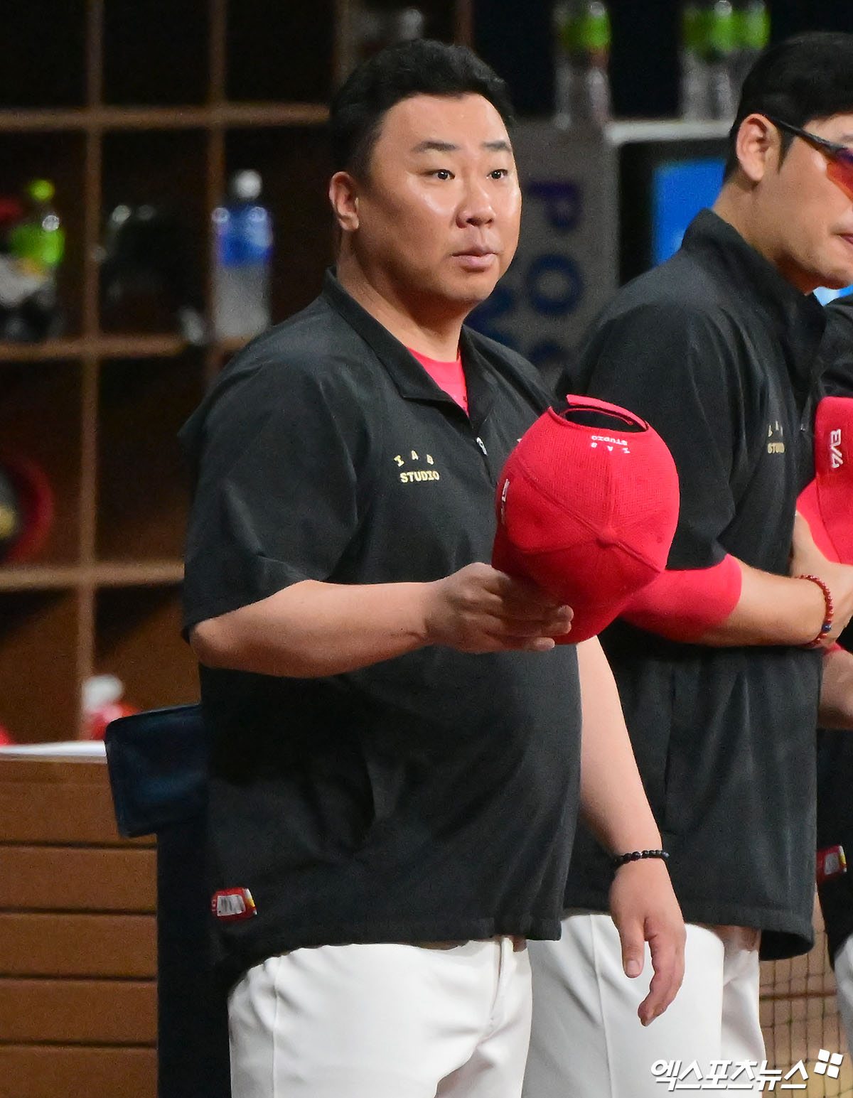 KIA 투수 이의리기 27일 함평 챌린저스필드에서 열린 2025 KBO 퓨처스리그 SSG 랜더스전에 선발 등판해 3⅓이닝 54구 2피안타 3탈삼진 3사사구 2실점(1자책)을 기록했다. 재활 등판 성격에서 투구를 마친 뒤 통증 없었다는 점이 반갑다. KIA 이범호 감독도 7월 중순 올스타전 이후 이의리의 1군 복귀를 기대했다. 엑스포츠뉴스DB