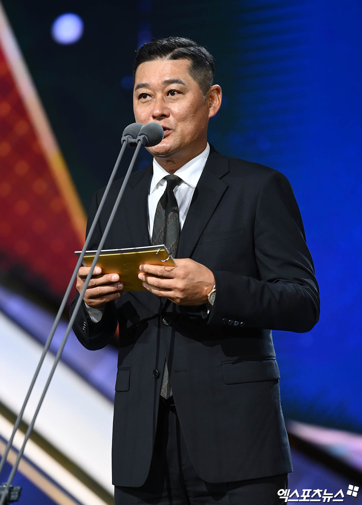 이강철 KT 위즈 코치의 퇴단이 27일 발표됐다. 이종범 전 코치는 야구 예능 프로그램 '최강야구' 감독으로 합류하는 것으로 알려졌다. 이 코치는 KT에 합류하고 시즌을 이제 절반 정도 소화한 시점에서 석연치 않게 떠나게.됐다. 사진 엑스포츠뉴스 DB