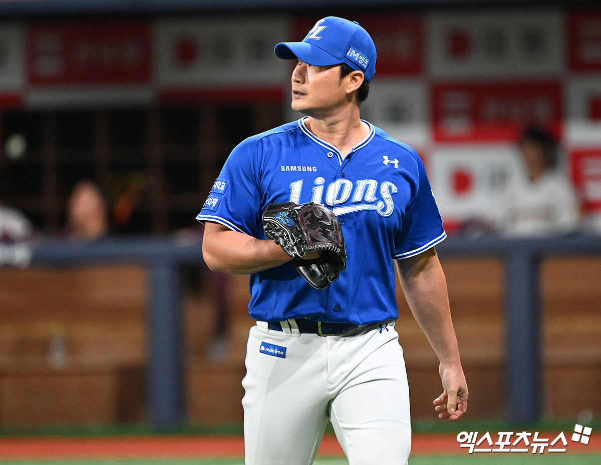 지난해 8월 29일 오후 서울 구로구 고척스카이돔에서 열린 2024 신한 SOL Bank KBO리그 삼성 라이온즈와 키움 히어로즈의 경기, 6회말 수비를 마친 삼성 오승환이 더그아웃으로 향하고 있다. 엑스포츠뉴스 DB