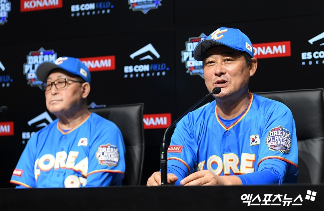 이종범 코치가 시즌 도중 KT 위즈를 떠나 예능 프로그램으로 합류하는 결정을 내렸다. KT 구단은 27일 이종범 코치가 시즌 중반 팀을 떠난다고 밝혔다. KT 구단은 '얼마 전 이종범 코치가 최강야구 감독 합류를 하고 싶다고 밝힌 뒤 퇴단을 요청했다. 구단은 (이강철) 감독과 협의를 통해 이종범 코치의 요청을 수락했다'고 밝혔다. KT는 27일 부산 사직야구장에서 열리는 롯데 자이언츠와의 주말 3연전 첫 날 경기에 앞서 이종범 코치를 1군 엔트리에서 제외했다. 예능 프로그램 출연을 위해 5강 경쟁 중인 팀을 떠나는 터라 논란이 적지 않다. 엑스포츠뉴스DB