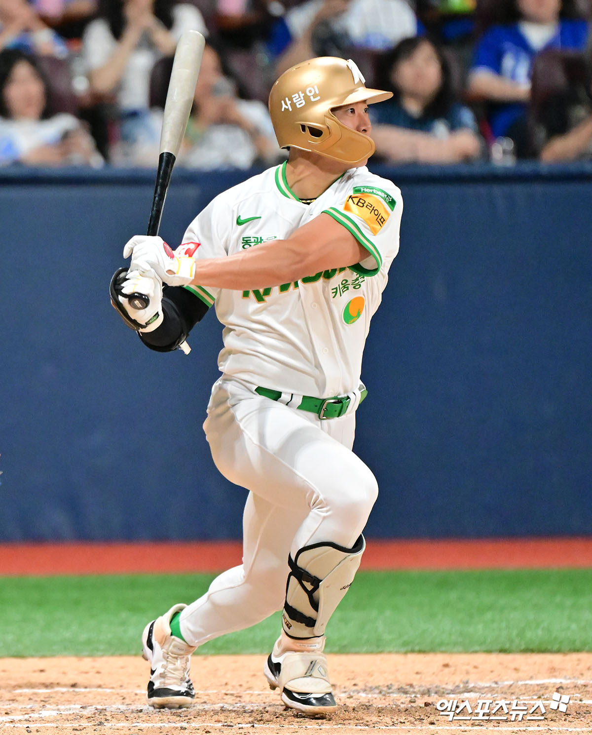 27일 오후 서울 구로구 고척스카이돔에서 열린 2025 신한 SOL Bank KBO리그 삼성 라이온즈와 키움 히어로즈의 경기, 4회말 1사 만루 키움 송성문이 타격을 하고 있다. 엑스포츠뉴스 DB